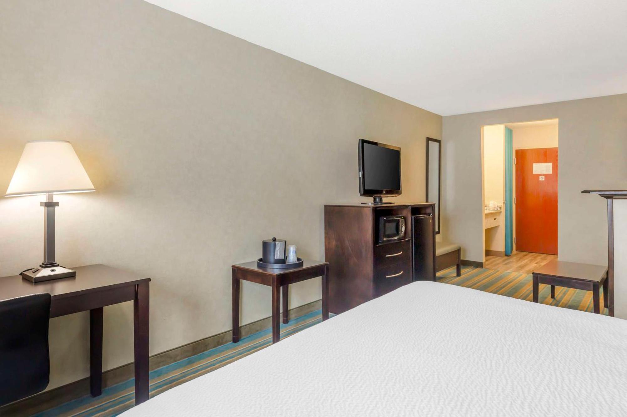 Best Western Plus Berkshire Hills Inn & Suites Pittsfield Exterior foto