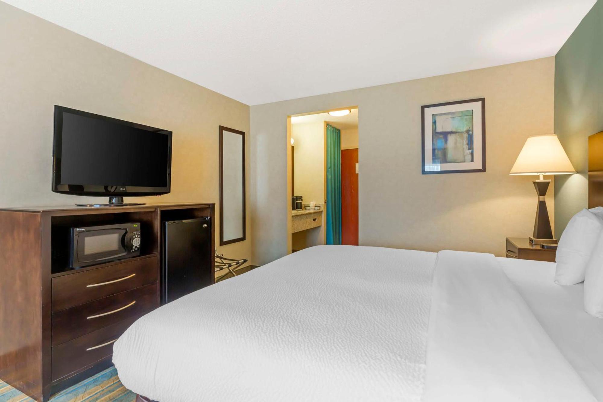 Best Western Plus Berkshire Hills Inn & Suites Pittsfield Exterior foto