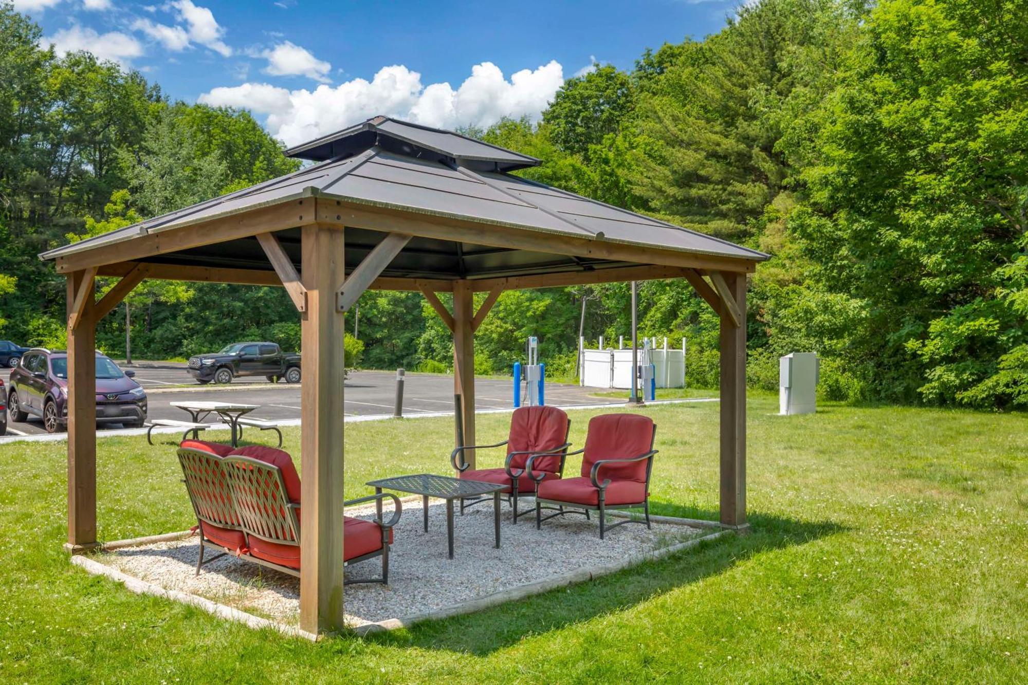 Best Western Plus Berkshire Hills Inn & Suites Pittsfield Exterior foto