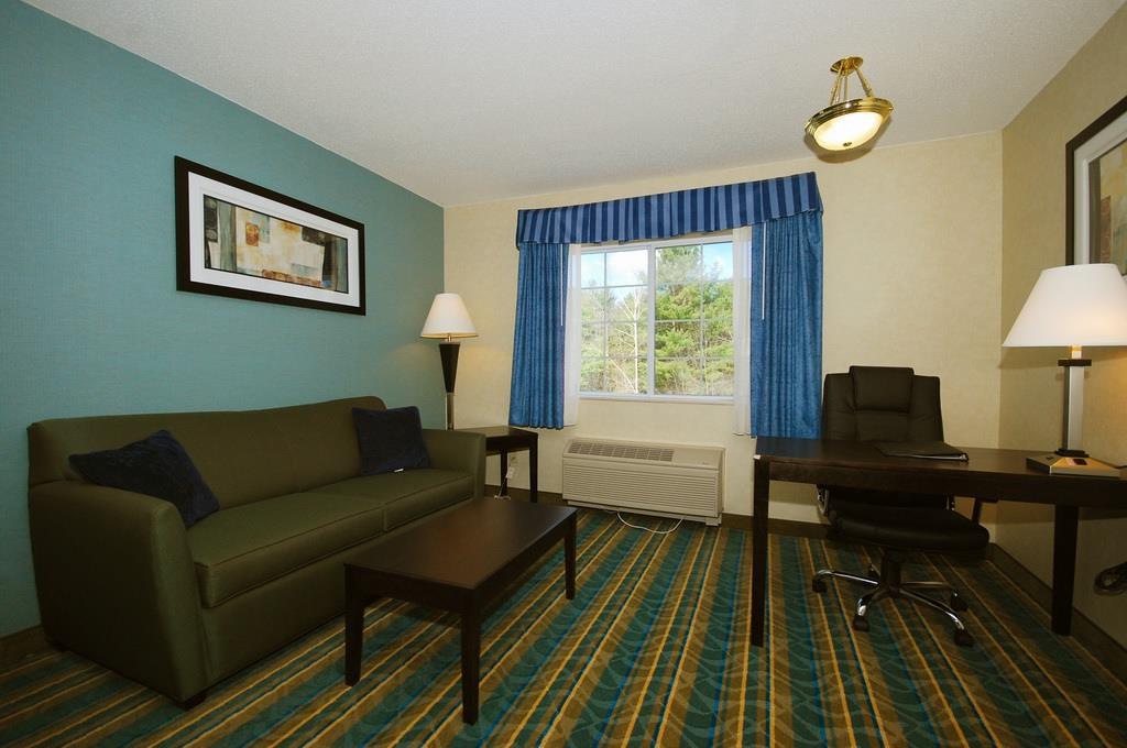 Best Western Plus Berkshire Hills Inn & Suites Pittsfield Habitación foto