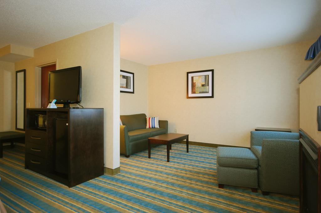 Best Western Plus Berkshire Hills Inn & Suites Pittsfield Habitación foto